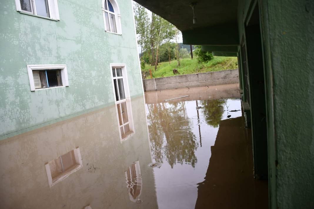 Giresun'u sağanak vurdu: Cadde, köy yolları ve tarım arazileri hasar gördü - Resim: 14